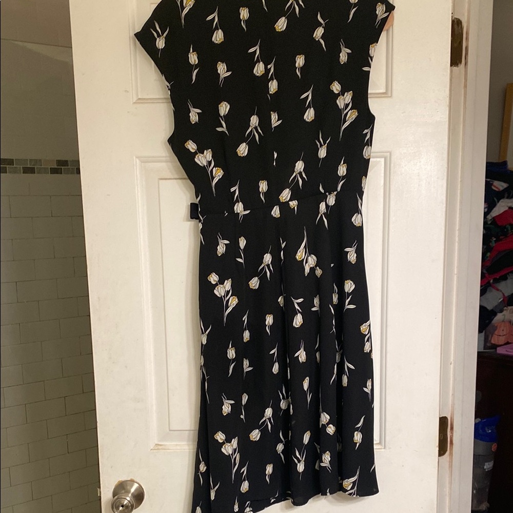 Banana Republic Black and White Midi Wrap Dress - Picture 7 of 13
